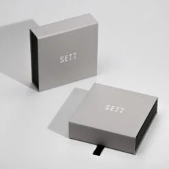 Sett&Co - Bracelet Personnalisé "Quest" Marron/Noir En Cuir Avec Jusqu'à 7 Perles Personnalisées Avec Inscription - Argent Sterling 0.925, Plaqué Or 18K - Bijoux Gravés Pour Lui, Hommes, Papa - Cadeau Dainty Pour La Fête Des Pères, Noël, Saint-Valentin -Rose Magasin 51X16eNMWpL. AC UL1500