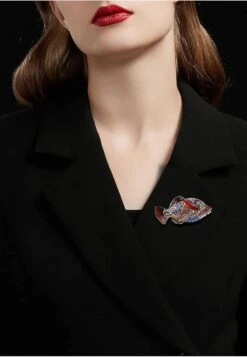 Vintage Poisson Strass Broche Broche Pour Femmes Fille Hommes Cristal Cluster Mode Bande Dessinée Animal Revers Épingles Robe Accessoires Unisexe Délicatesse Anniversaire Fête De Noël Fête Des Mères Bijoux Cadeau -Rose Magasin 51jAZS5w79L. AC UL1251