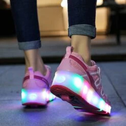 Qyy Enfants Led Light Up Chaussures Skateboarding Chaussures USB Charge Fitness Chaussures Convient Pour Garçons Et Filles Meilleurs Cadeaux Pour Noël ThanksgivingSingle Wheel Pink-USA 8 -Rose Magasin 61JqlrgFUvL. AC SL1001