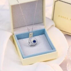 FANCIME Birthstone Colliers 925 Sterling Argent Lune Et Étoile Pendentif Beaux Bijoux D'anniversaire Cadeaux De Noël Pour Les Filles Maman Femme Dame Fille, Réglable Chaîne 16+2" -Rose Magasin 61VfIh13UL. AC UL1100