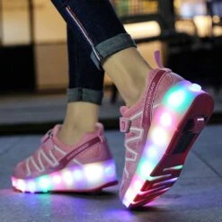 Qyy Enfants Led Light Up Chaussures Skateboarding Chaussures USB Charge Fitness Chaussures Convient Pour Garçons Et Filles Meilleurs Cadeaux Pour Noël ThanksgivingSingle Wheel Pink-USA 8 -Rose Magasin 61dkSOGEfJL. AC SL1001