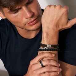 Sett&Co - Bracelet Personnalisé "Quest" Marron/Noir En Cuir Avec Jusqu'à 7 Perles Personnalisées Avec Inscription - Argent Sterling 0.925, Plaqué Or 18K - Bijoux Gravés Pour Lui, Hommes, Papa - Cadeau Dainty Pour La Fête Des Pères, Noël, Saint-Valentin -Rose Magasin 71IkOv6lQ7L. AC UL1500