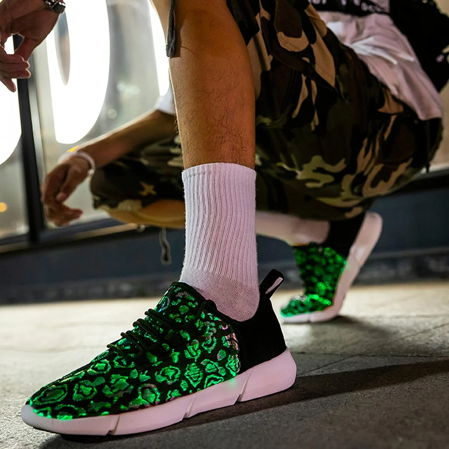 Chaussures à Fibre Optique LED PYYIQI Sneakers Lumineux Pour Femmes Hommes Baskets Lumineuses Sneakers Clignotants Pour Festivals, Noël, Halloween, Fête Du Nouvel An Avec Charge USB, Blanc 6 Chaussures à Fibre Optique LED PYYIQI Sneakers Lumineux Pour Femmes Hommes Baskets Lumineuses Sneakers Clignotants Pour Festivals, Noël, Halloween, Fête Du Nouvel An Avec Charge USB, Blanc – Image 4