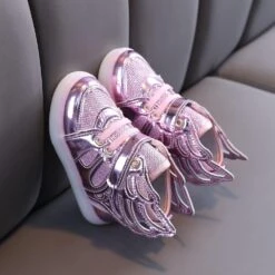 EMRELOD Enfant Filles Led Chaussures Enfants Lumière Up Sneakers Garçons Filles Clignotant Sneakers Respirant Casual Sport Chaussures De Marche Pour Enfants Noël D'anniversaire Cadeaux Mode Course Sneakers -Rose Magasin 71Zrqqc4UaS. AC UL1500