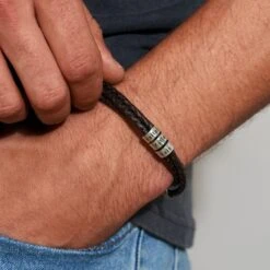 Sett&Co - Bracelet Personnalisé "Quest" Marron/Noir En Cuir Avec Jusqu'à 7 Perles Personnalisées Avec Inscription - Argent Sterling 0.925, Plaqué Or 18K - Bijoux Gravés Pour Lui, Hommes, Papa - Cadeau Dainty Pour La Fête Des Pères, Noël, Saint-Valentin -Rose Magasin 71gmwqEcCL. AC UL1500