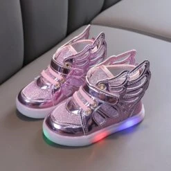 EMRELOD Enfant Filles Led Chaussures Enfants Lumière Up Sneakers Garçons Filles Clignotant Sneakers Respirant Casual Sport Chaussures De Marche Pour Enfants Noël D'anniversaire Cadeaux Mode Course Sneakers -Rose Magasin 71xPMnlbcRS. AC UL1500