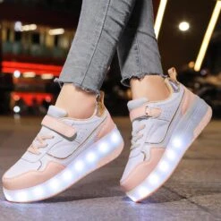 APTESOL Enfants Roller Chaussures Avec 2 Roues Détachables, Filles Garçons LED Light Up Skate Sneakers Pour Noël Anniversaire -Rose Magasin 812KfMDfgL. AC UL1500