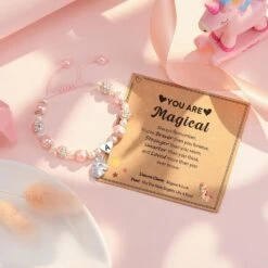 HGDEER Petites Filles Licorne Initial Bracelet Pour Fille/Grande-fille/Morceau | Rose Perle Et Strass Boules Bracelet | Réglable Longueur | Convient Pour Noël Et Anniversaire Cadeaux -Rose Magasin 81e3HZA1fTL. AC UL1500