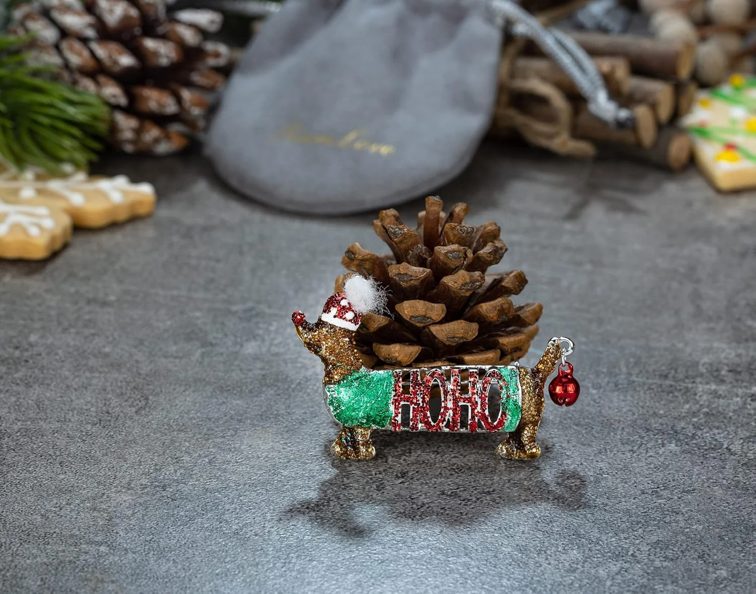 Noël HOHO Santa Dog Dachshund Saucisse Chien Rouge Cloche Mignon Animal Broche Et Broche Pour Femmes, Bijoux De Vacances 5 Noël HOHO Santa Dog Dachshund Saucisse Chien Rouge Cloche Mignon Animal Broche Et Broche Pour Femmes, Bijoux De Vacances – Image 3